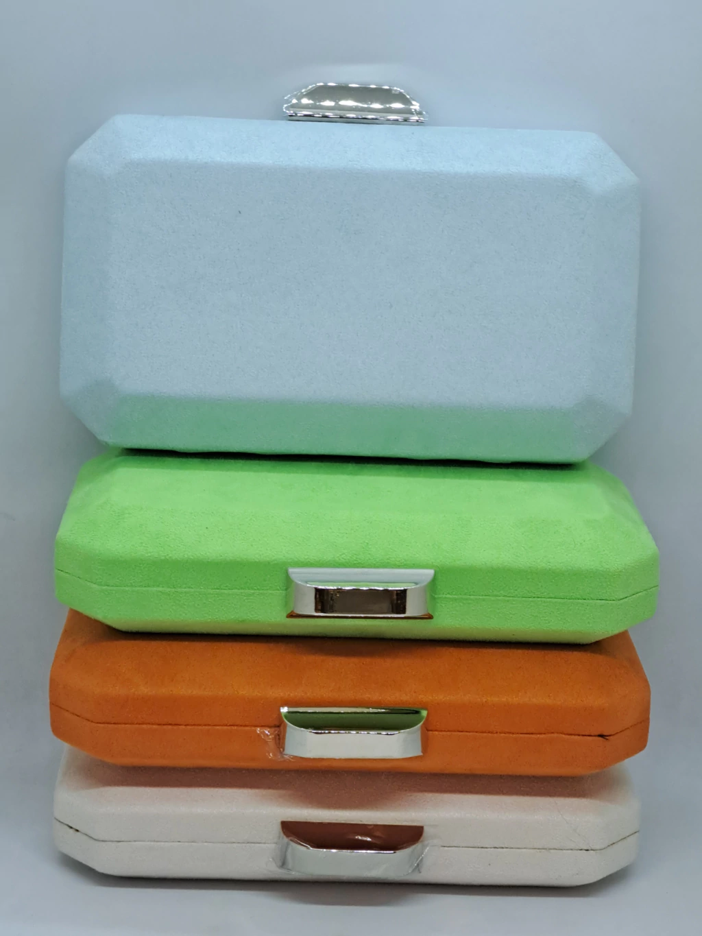 Cartera Clutch Gamuza cierre plata