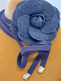Collar Chocker Camelia de jean en internet