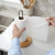 Portarrollo para Papel de Cocina de Acero Negro con Base de Bamboo - comprar online