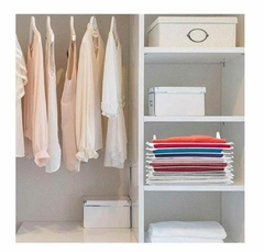 Imagen de Bandejas Organizadoras De Remeras Separador Ropa Pack x 10