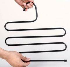 Percha de metal para espacios reducidos - comprar online