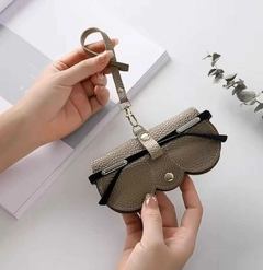 Funda Porta Anteojos Lentes PU con correa Colgante en internet
