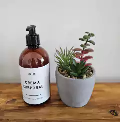 Dispenser plástico ambar líquidos cremas recargable. - tienda online