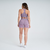 Mulher de costas usando shorts feminino rosa mescla da Marcio May Sports, parte de um conjunto de fitness.