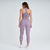 Modelo feminina usando calça legging rosa mescla da Marcio May Sports, vista de trás.