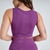 Top feminino roxo da Marcio May, modelo Romilla, com detalhes de textura na parte traseira.