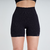 Shorts feminino preto com detalhes texturizados, ideal para atividades fitness.