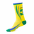 Meia esportiva Marcio May com design da bandeira do Brasil, predominantemente amarela com detalhes em verde e azul.