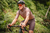 Colete Corta Vento Masculino Marcio May New Race Marrom Foto com Ciclista