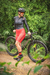 Macaquinho Ciclismo Feminino Marcio May Moove Manga Longa Red Line Foto com Ciclista