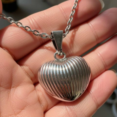 Cadena y Dije Corazón de Acero Quirúrgico Inflado Texturizado (2x2 cm) en internet