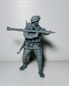 SOLDADO CON RPG