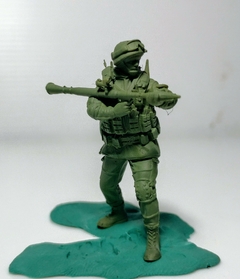 SOLDADO CON RPG