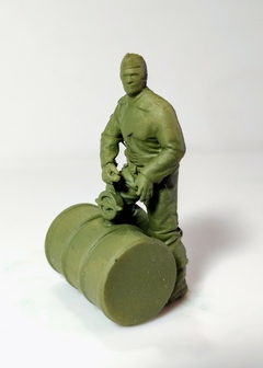 SOLDADO CON TAMBOR DE COMBUSTIBLE - comprar online