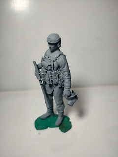 Soldado Moderno mascara en mano - comprar online