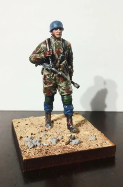 PARACAIDISTA ALEMAN #2 54 mm - comprar online