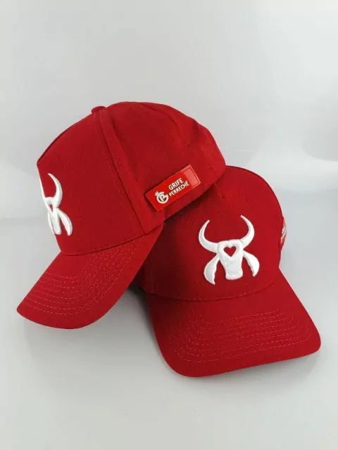 BONÉ BOI BORDADO LINHO VERMELHO
