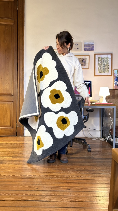 Alfombra Flor Pop Gris -a pedido-