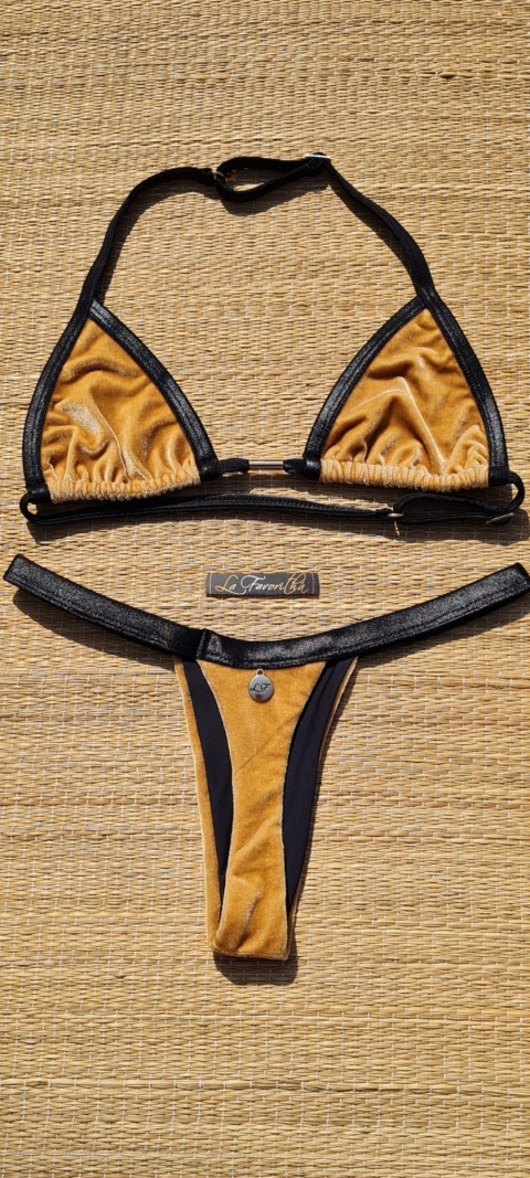 BIQUÍNI CORTININHA REGULADOR E CALCINHA FIO VELUDO