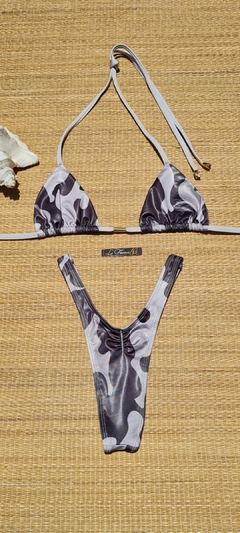 BIQUÍNI CORTININHA E CALCINHA ASA DELTA CINTURA ALTA DETALHE FRANZIDO CAMUFLADO - comprar online