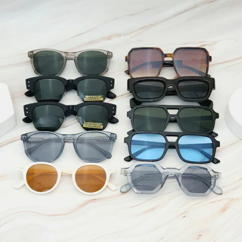 kit com 10 Óculos com Pequenos defeitos - Só R$ 14,90 cada - 54