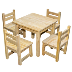 Mesa con 4 sillas para nenes