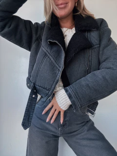 CAMPERA DENIM CON CORDERITO - NEGRO - Juana Catalana