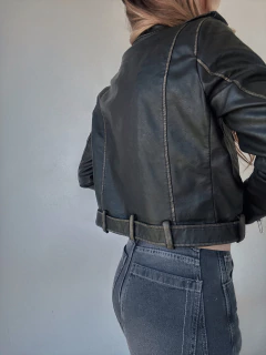 CAMPERA BIKER MILA ECOCUERO - NEGRO GASTADO - comprar online