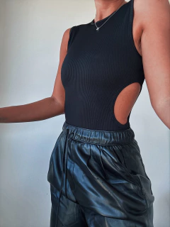 Imagen de BODY MORLEY CON RECORTES LATERALES - NEGRO