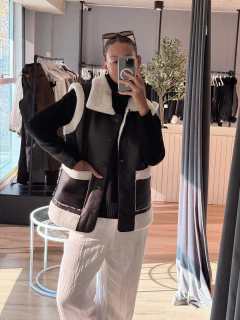 CHALECO SOFIA - NEGRO CON BLANCO en internet