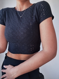 TOP BRODERIE ELASTIZADO - NEGRO