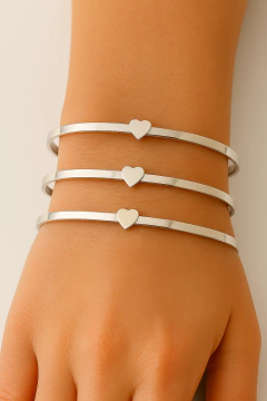 Imagen de Esclava Personalizada en Plata 925 - Pinza con Corazones y Grabado Láser