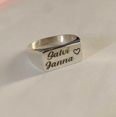 Anillo Personalizado con Grabado Láser en Plata 925 | Nombres o Frases con Diseño Rectangular - Mirame Un Instante