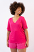 T- Shirt malha decote v rosa hibisco - comprar online