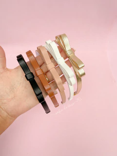 Tiara Chanel courino - Sofia de Laço