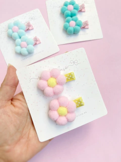 Florzinhas de pompons (par)