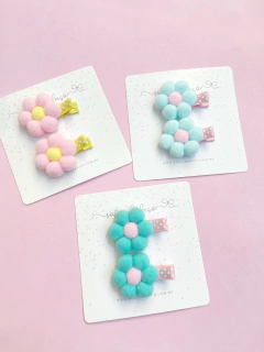 Florzinhas de pompons (par) na internet