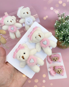 Ursinha pelúcia no bico de pato (unidade)