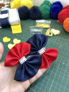 Laço escolar babadinho (unidade) na internet