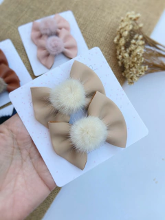 Parzinho Antonela c/ pompom na internet