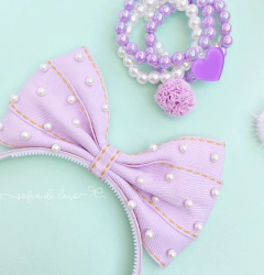 Tiara Antonela jeans + pérolas na internet