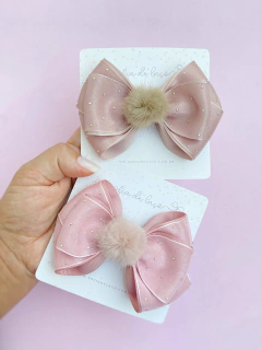 Laço Clara G c/ pompom e mini cristais (unidade)