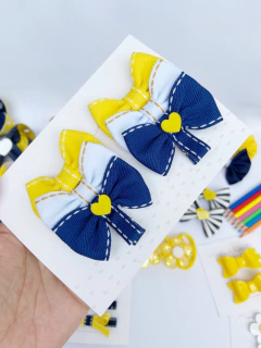 Laço Mia escolar c/ coração (unidade)