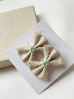 Parzinho em linho com bordado