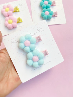 Florzinhas de pompons (par) - comprar online