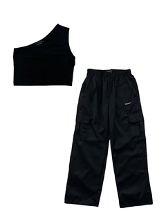 Kit 05 - Calça Cargo Preta + Cropped Ombro Preto - comprar online