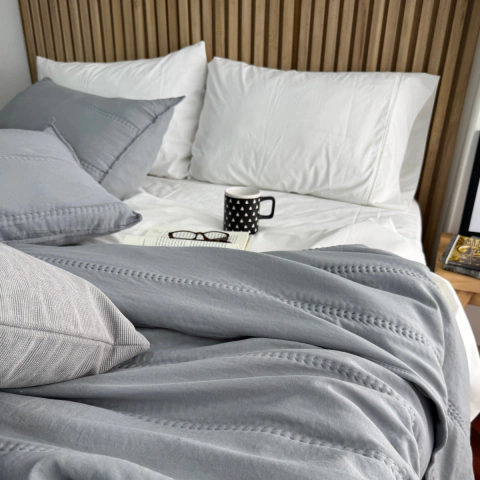 Kit Cubrecama Granada con Fundas - Gris - comprar online