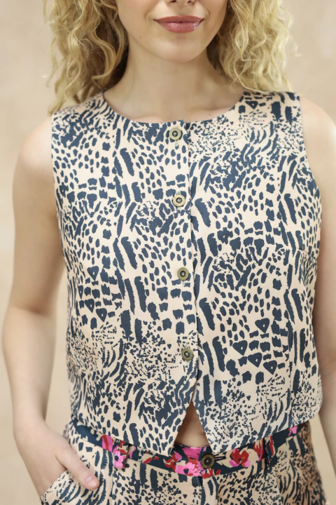 CHALECO CLARISE CORTO CREPE - comprar online