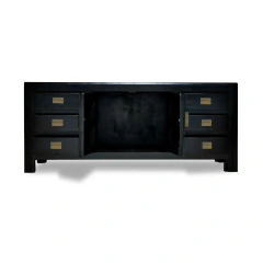 Rack aparador oriental preto de madeira com portas centrais abertas mostrando compartimento interno