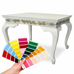 Elegancia Clásica con Toque Oriental: Mesa de Centro Blanca con Apliques Dorados Personalizable en internet